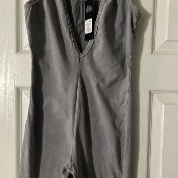Fashion Nova, V neck Romper, grey, size L - Picture 4 of 8